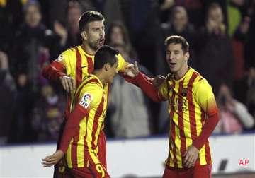 lionel messi sets up 4 in barcelona s 4 1 win at levante