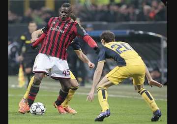 liverpool in talks to sign mario balotelli