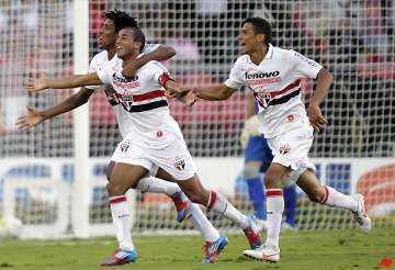 lucas gives sao paulo 3 2 win over santos