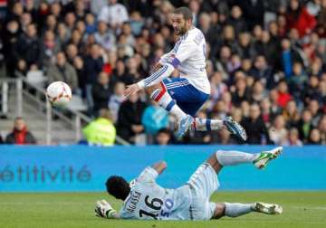 lyon cruises to 3 0 win to go top marseille loses