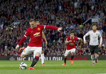 manchester united beat valencia 2 1 wayne rooney the new captain of the team