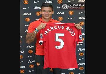 manchester united completes signing of defender rojo