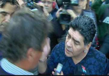 maradona slaps argentine journalist