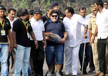 maradona gets hero s welcome in kerala