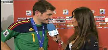 meet sara carbonero the love of spanish soccer captain iker casillas.