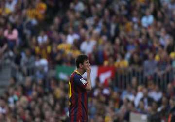 messi pens restructured barcelona contract