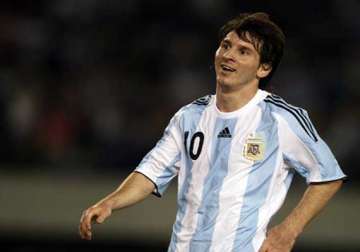 messi wary of playing bolivia at 4 000 m altitude
