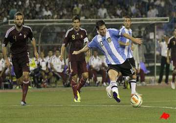 messi magic mesmerises fans argentina beat venezuela 1 0