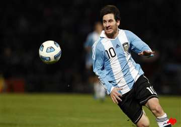 messi to continue playing for argentina