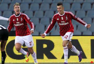 milan top after 2 1 win at udinese in serie a