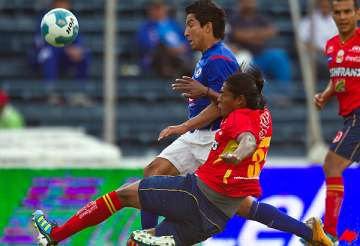 morelia scores two late goals to beat galaxy 2 1