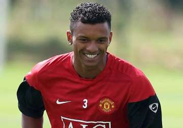 nani signs new 5 year contract with man united