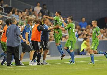 neagle s hat trick powers sounders past crew 6 2