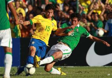 neymar scores twice as brazil beats bolivia 4 0