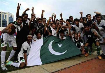 pakistan footballers keen to participate in isl