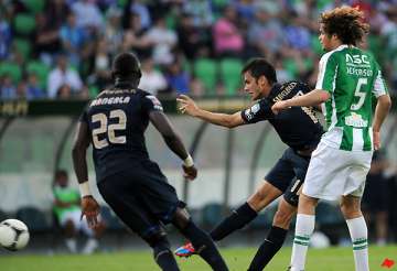 porto ends championship year with rout of rio ave