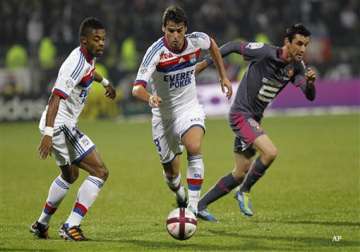 rennes beats lyon 2 1 in french league