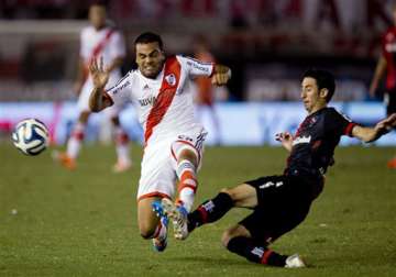 river plate moves into top spot in argentina