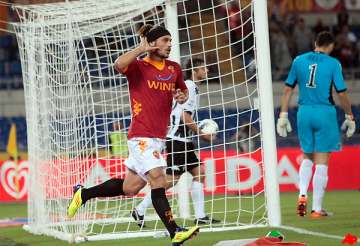 roma draws 1 1 with siena to remain winless