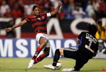 ronaldinho vagner love score in flamengo victory