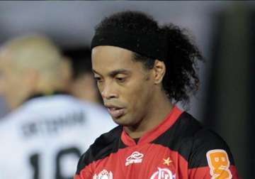 ronaldinho jeered in atletico s clash with flamengo