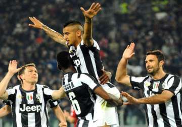 seire a leader juventus beats sampdoria 4 2