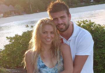 shakira to celebrate fourth anniversary with pique