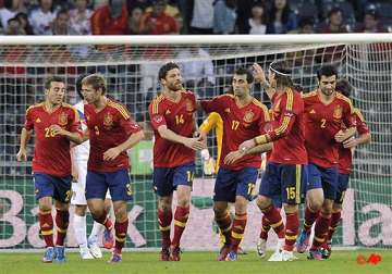 spain pressured to retain euro title amid crisis