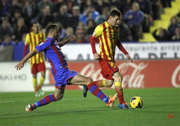 spanish league barcelona atletico held to draws cling to co lead