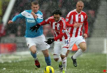 sunderland maintains form with 1 0 win at stoke
