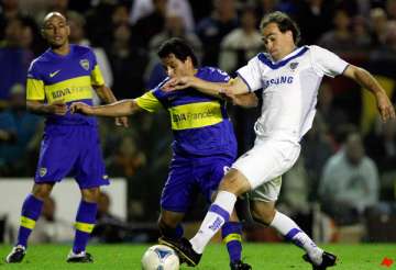 ten man boca settles for 0 0 draw and loses first