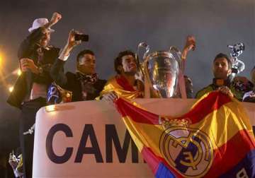 thousands celebrate real s champions league title