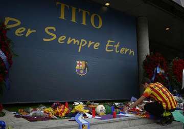thousands gather in memory of barcelona s coach tito vilanova