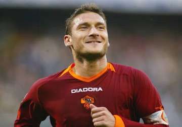 totti extends contract with roma