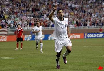 us starts gold cup with 2 0 win over canada