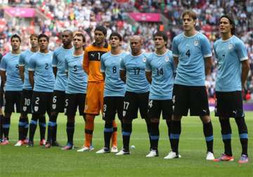 uruguay clinch last world cup berth