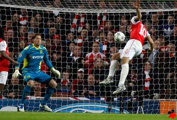 van persie secures arsenal s champions league pass