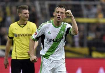 veteran striker ivica olic extends wolfsburg stay