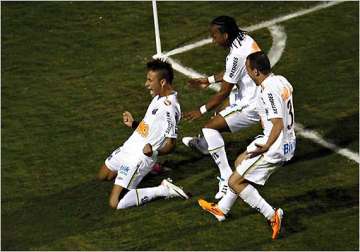 young santos stars lead libertadores win