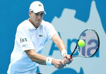 3rd seeded isner ousted in first match at memphis