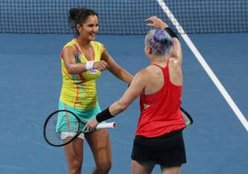 australian open sania cara advance under baking heat