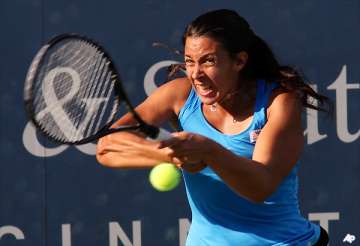 bartoli needs 3 sets to advance in new haven