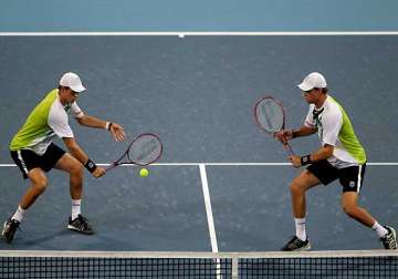 bryan twins reach doubles qf at french open