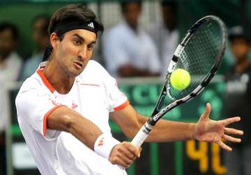 davis cup bhambri gives india lead somdev s match suspended