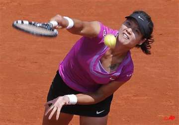 defending french open champion li wins in 3 sets