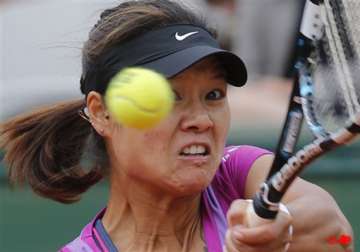 defending champion li knocked out of french open