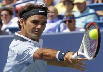 federer overcomes slow start to beat haas