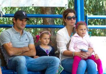 federer withdraws from madrid to be with family