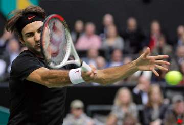 federer tops mahut to advance at abn amro