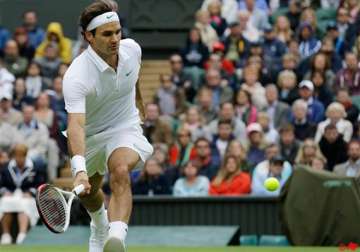 federer beats malisse to reach wimbledon quarters